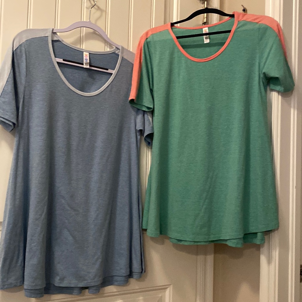 Lot of 2 LulaRoe 2 color tees. Size Small.